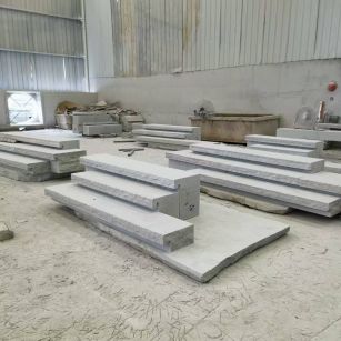 双鸭山 整石台阶（大面火烧+侧面自然面），出货前厂内拼装