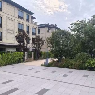 双鸭山 芝麻白与芝麻白搭配铺装，尺寸1200*600