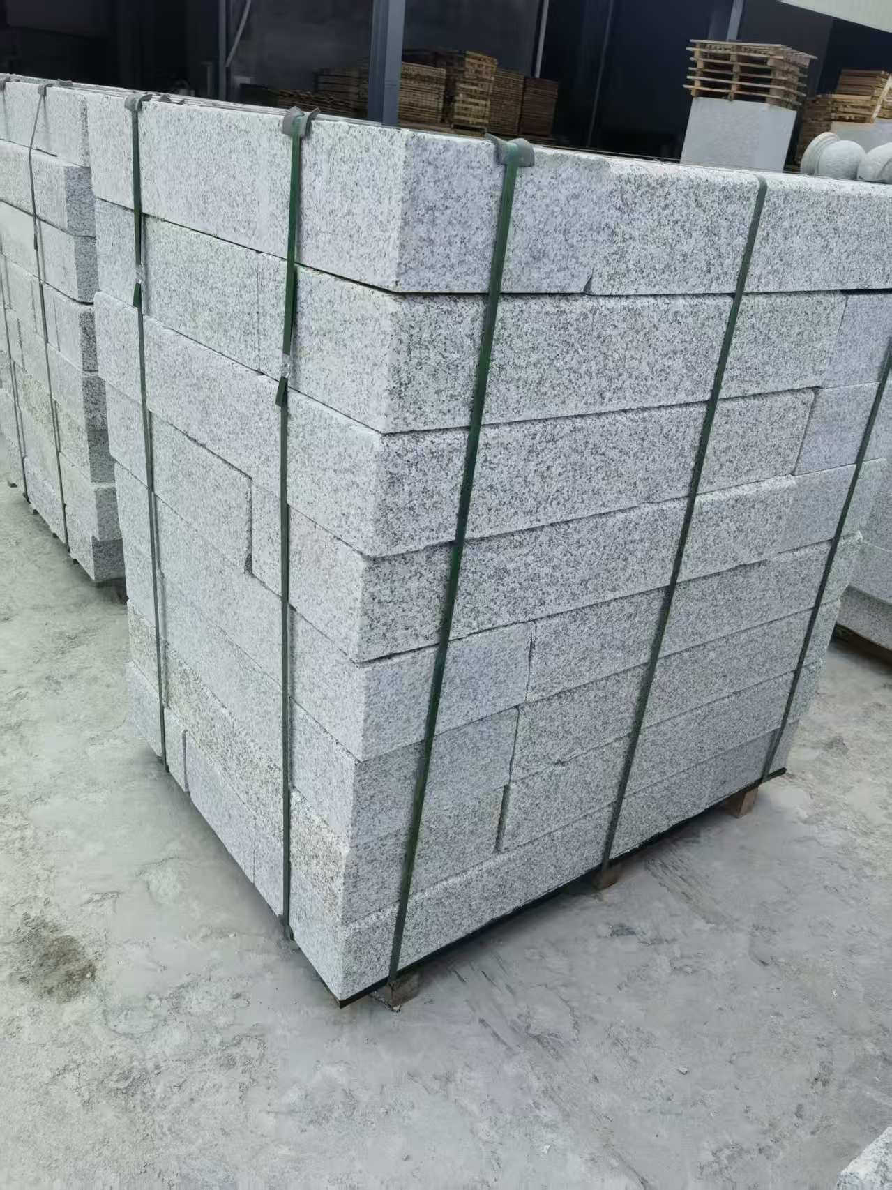 双鸭山 芙蓉白火烧两面路沿石