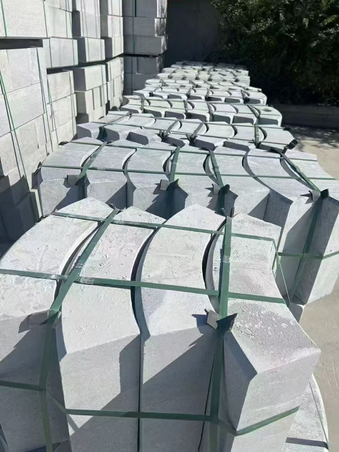 双鸭山 芝麻灰弧形路沿石