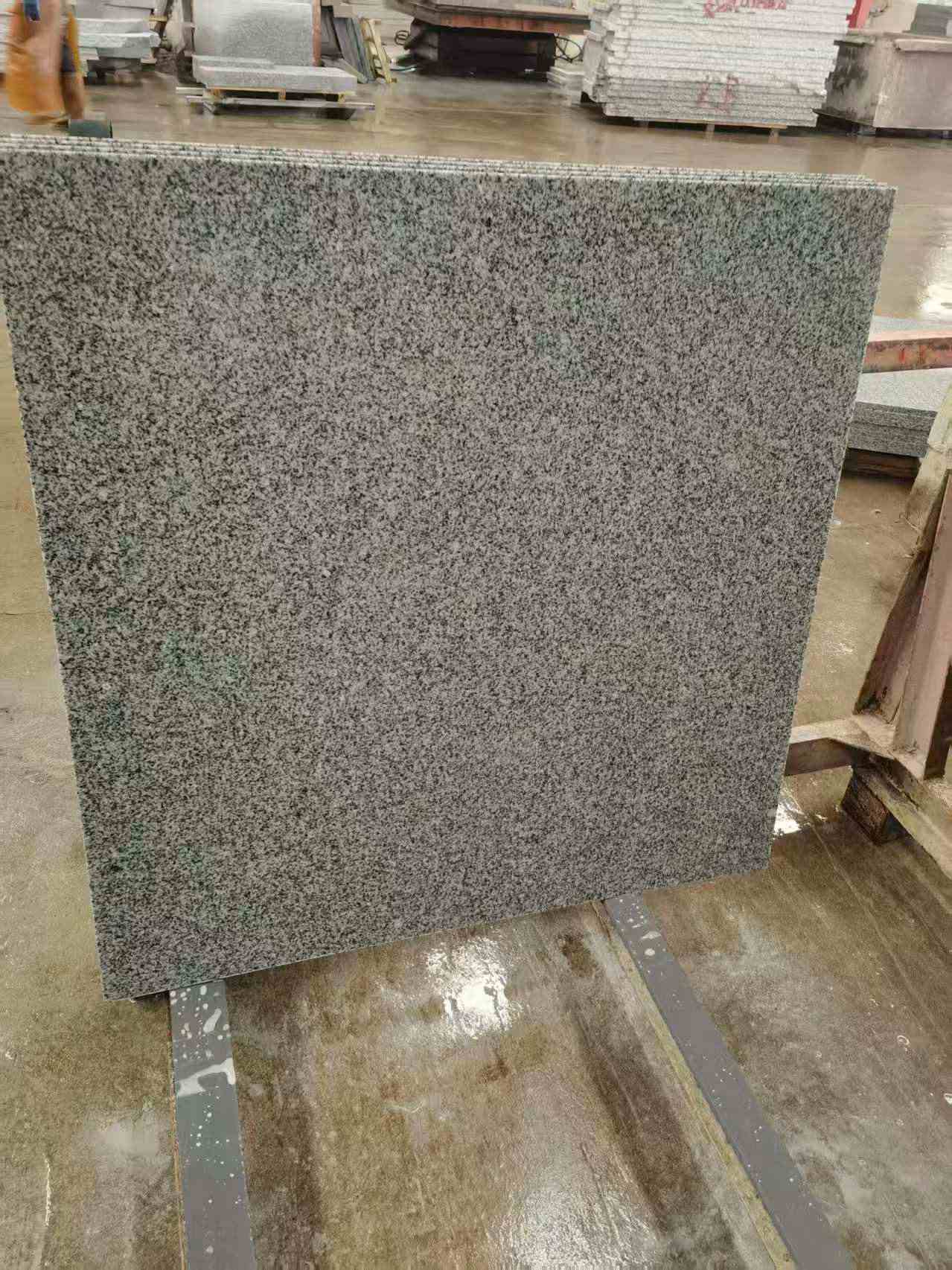 双鸭山 芝麻白光面900*900，高地铁标准