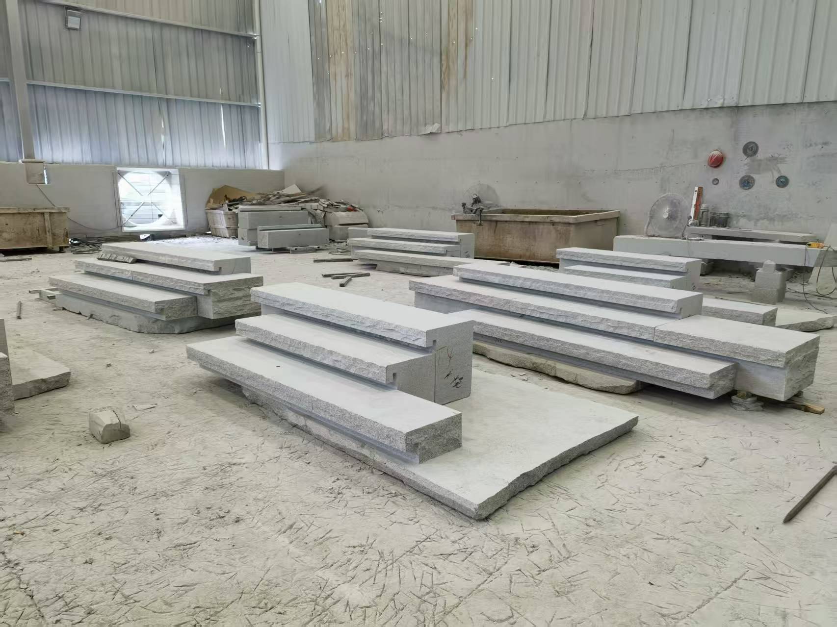 双鸭山 整石台阶（大面火烧+侧面自然面），出货前厂内拼装