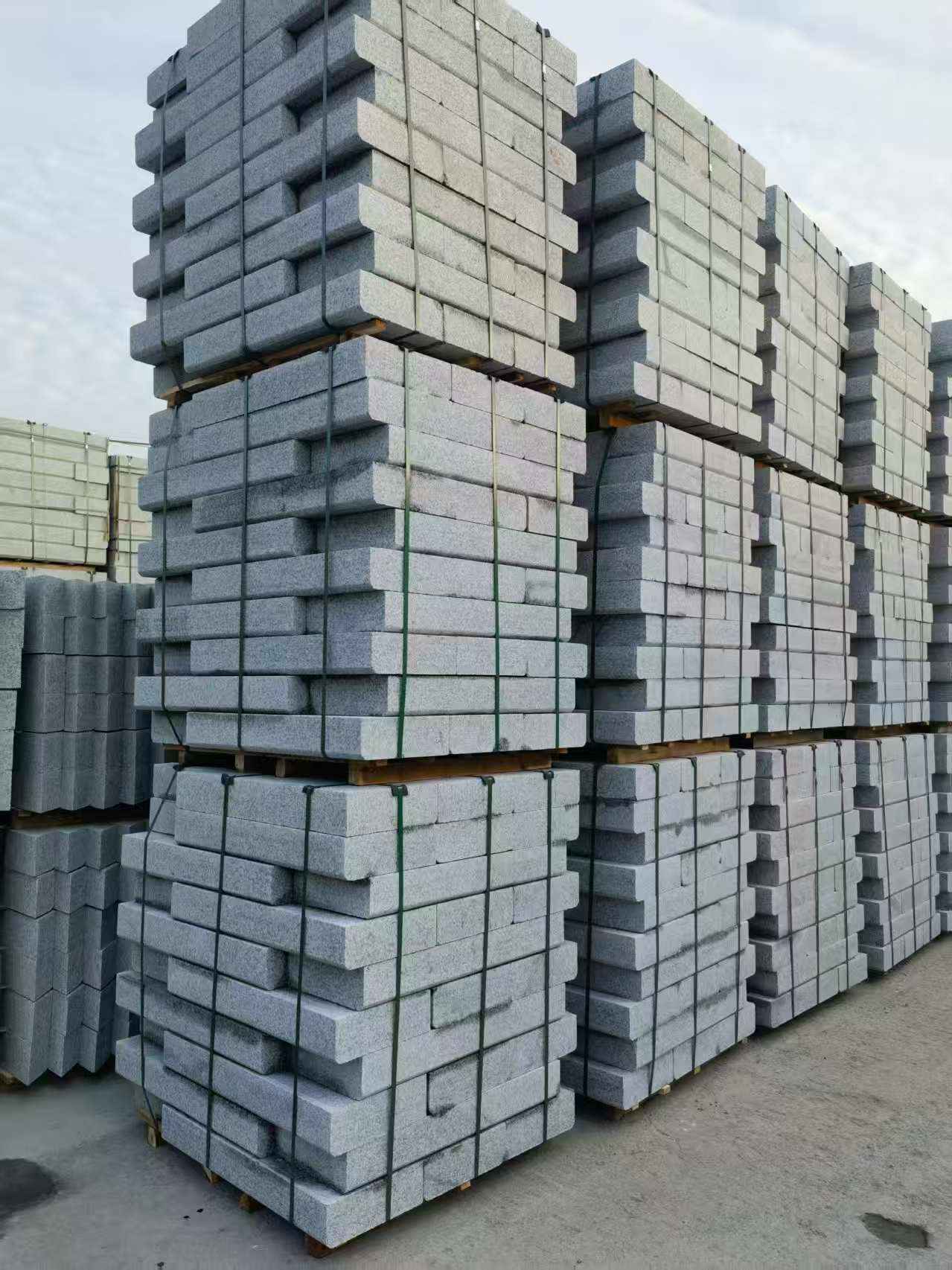 双鸭山 路沿石（路侧石），颜色一致，尺寸标准