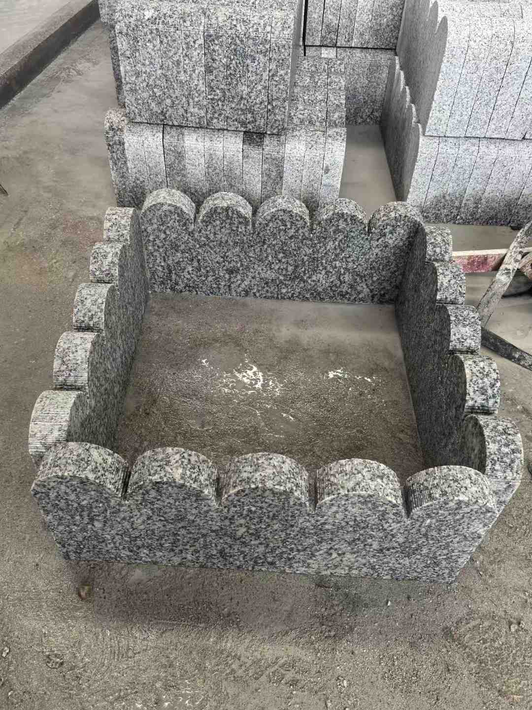 双鸭山 花边石、花坛围栏石、花池界石、菜园栅栏石、镶边石、波浪状界石介绍