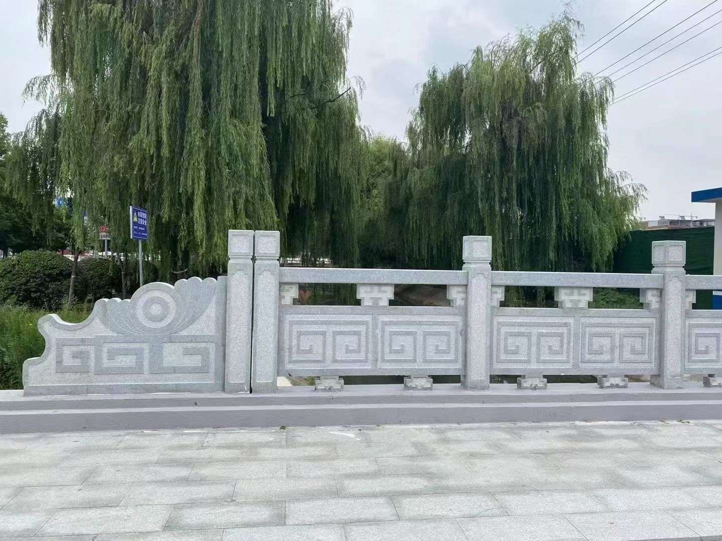 双鸭山 芝麻灰桥栏杆、河道栏杆安装效果