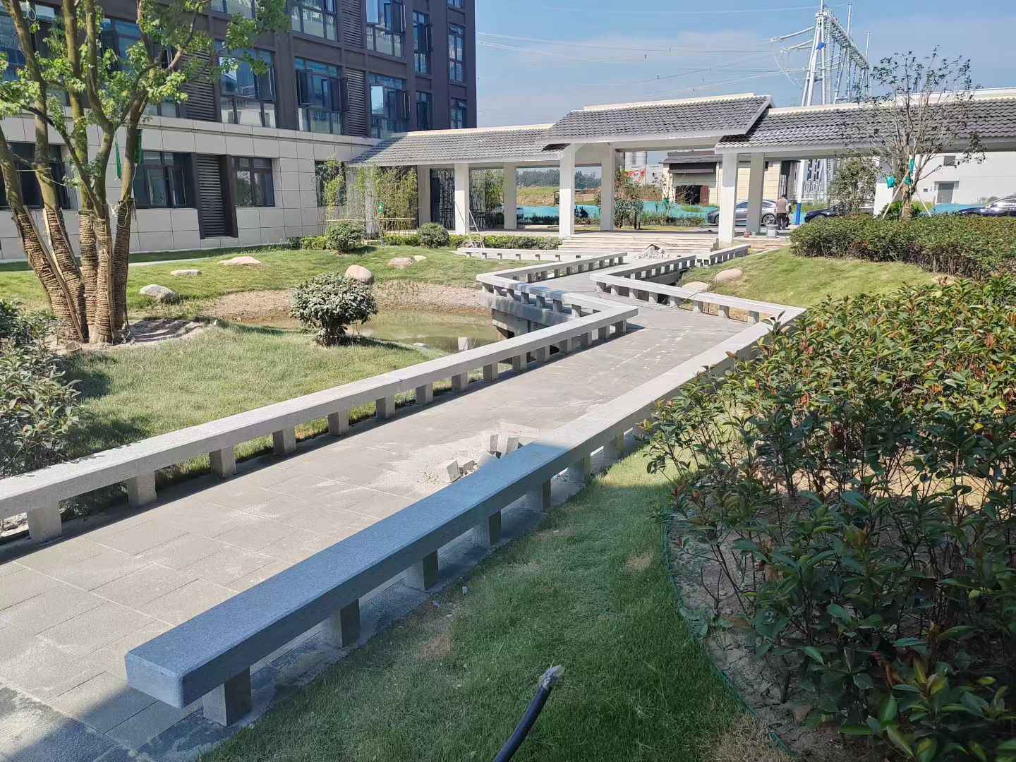 双鸭山 芝麻灰小区坐凳&栏杆安装效果