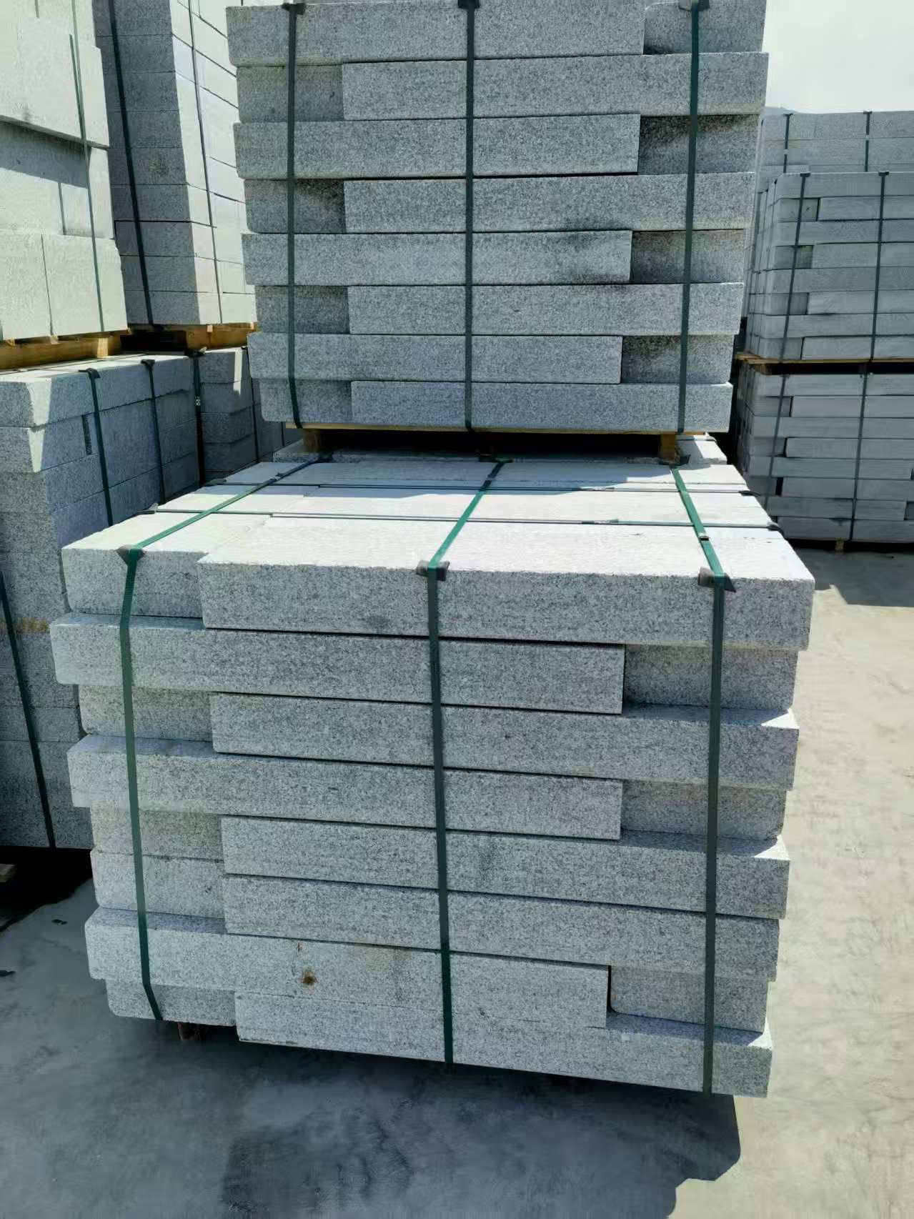 双鸭山 芙蓉白花岗岩路沿石、平石尺寸标准，色泽均匀