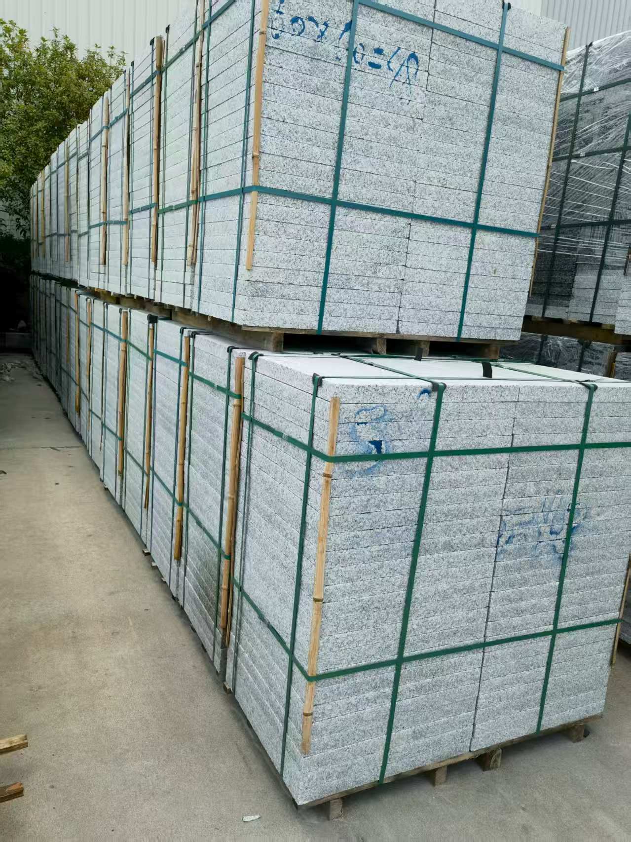 双鸭山 大花芙蓉白火烧成品，市政园林广场地铺石